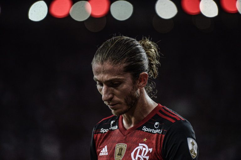 Filipe Luís sofre lesão e aumenta lista de desfalques do Flamengo