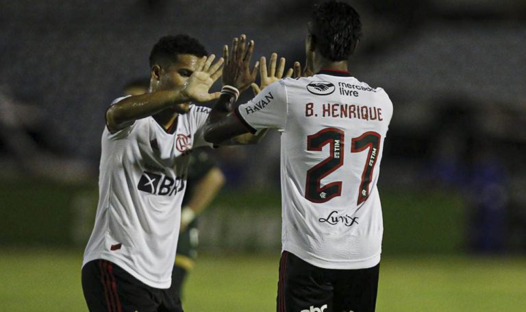 Flamengo leva susto, mas vence o Altos-PI de virada pela Copa do Brasil