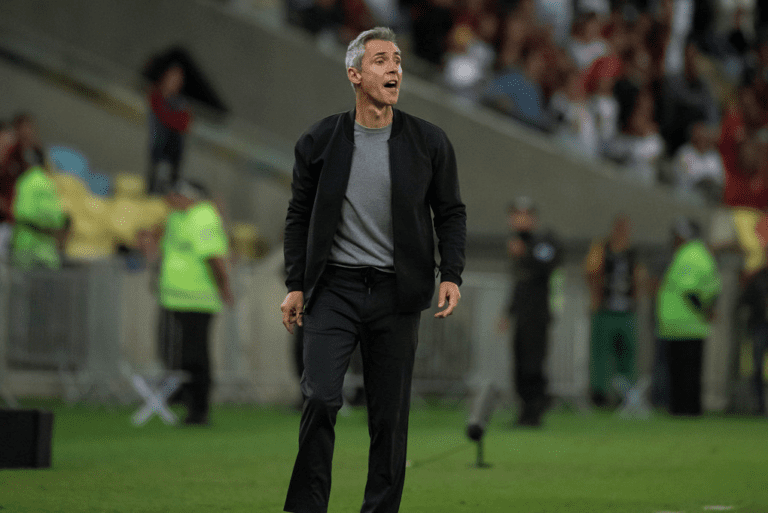 Paulo Sousa rechaça “abandono” de esquema com três zagueiros no Flamengo