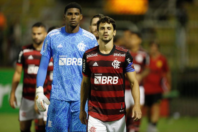 Rodrigo Caio celebra retorno aos gramados pelo Flamengo