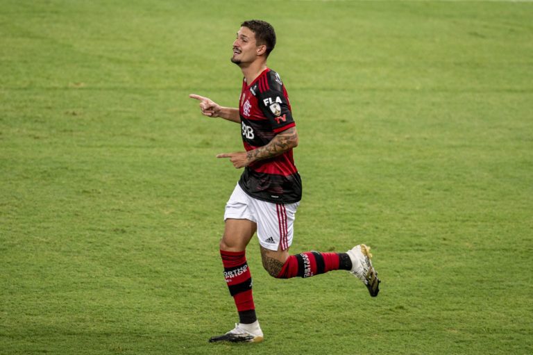 Thuler retorna da França e ganha férias no Flamengo