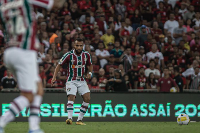 Samuel Xavier elogia torcida do Fluminense por apoio contra o Flamengo