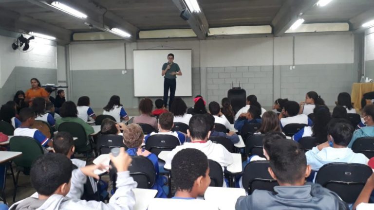 Iarley Bermudes, o “Extraordinário da vida real” palestra sobre bullying em escola do Interlagos