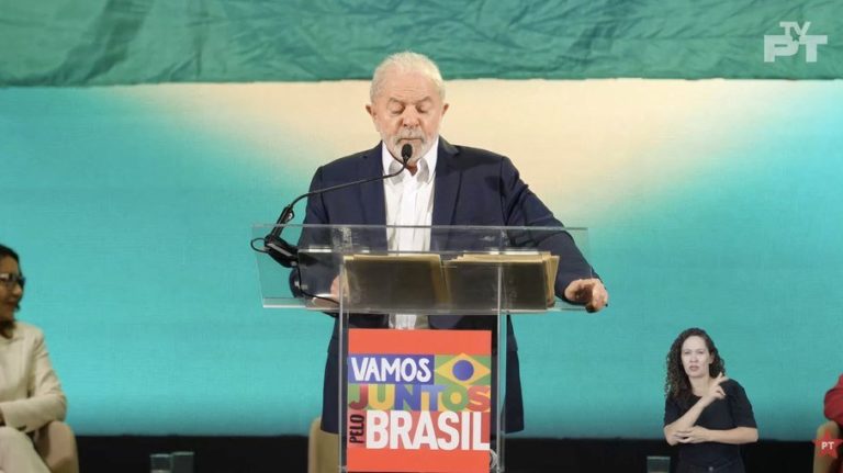 Lula critica inflação e privatizações em discurso de pré-campanha