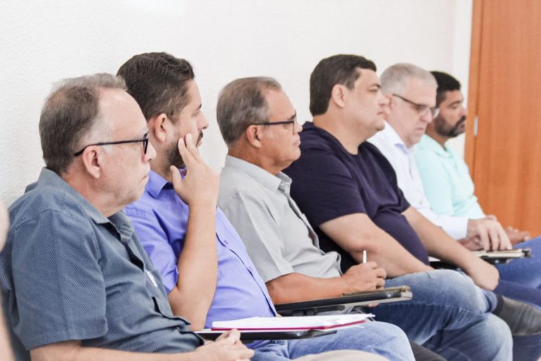 Prefeito Bruno Marianelli coordena primeira reunião de secretariado