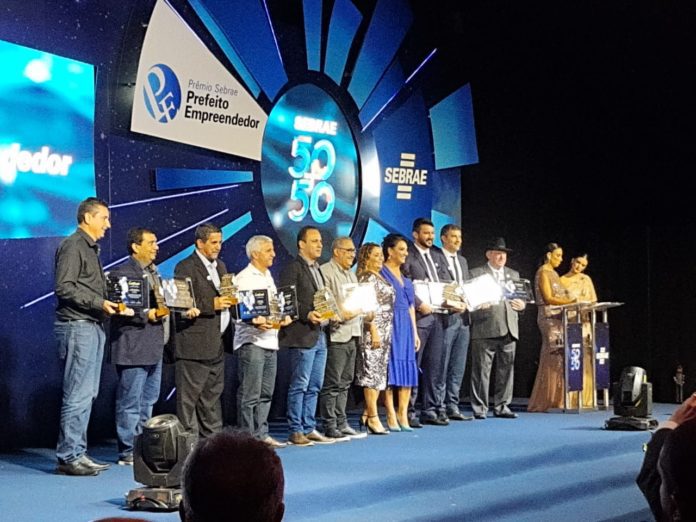 Prefeito de Nova Venécia é o vencedor do Prêmio Sebrae Prefeito Empreendedor na categoria “Sala do Empreendedor”