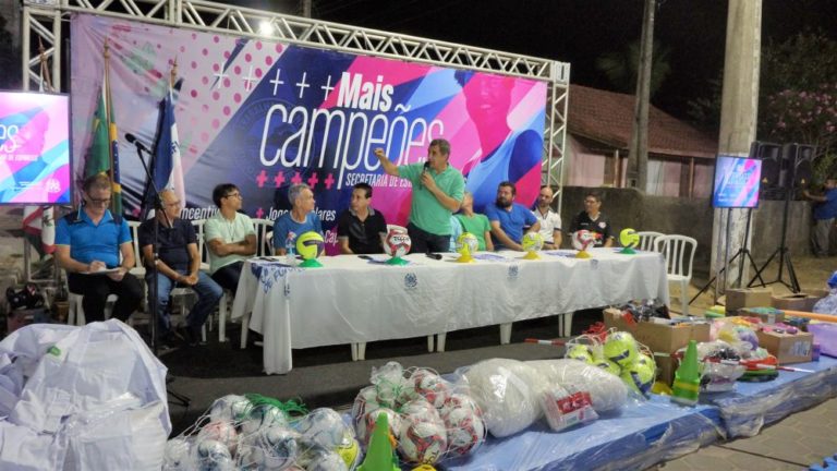 
			Prefeitura de Jaguaré recebe materiais esportivos do projeto Campeões de Futuro        
