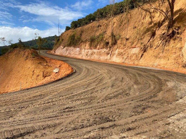 Prefeitura inicia pavimentação asfáltica na estrada entre São Rafael e Marilândia