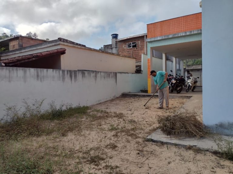 Secretarias de Limpeza Pública e Transportes e Estradas realizam serviços na Vila Santa Isabel e Vila Vicente