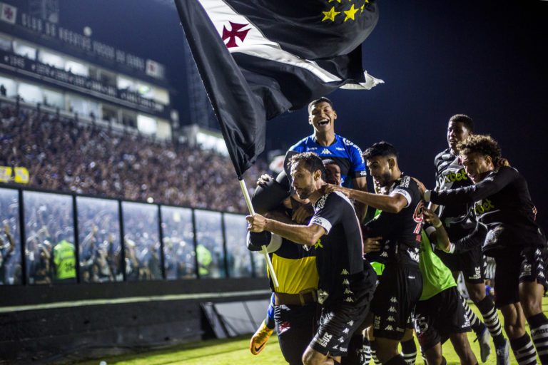 Torcida do Vasco volta a esgotar ingressos para duelo com o Grêmio