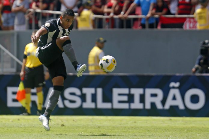 Victor Sá prega foco para Botafogo garantir classificação na Copa do Brasil