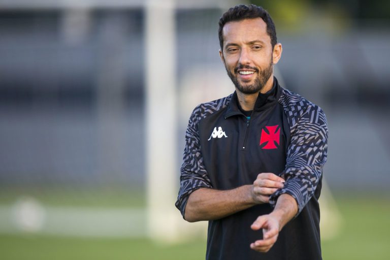 Zé Ricardo exalta vitória do Vasco e rasga elogios a Nenê: ”Perfeito”