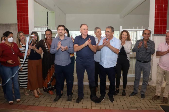 Governador inaugura creche e anuncia novos investimentos em Ibiraçu