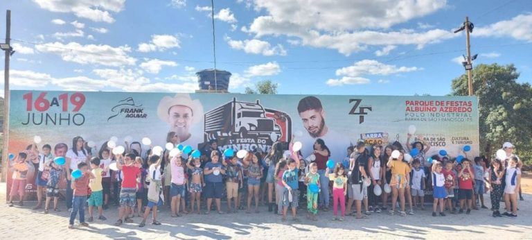 Alunos das escolas municipais visitam e se  divertem no Parque de Festas Albuíno Azeredo