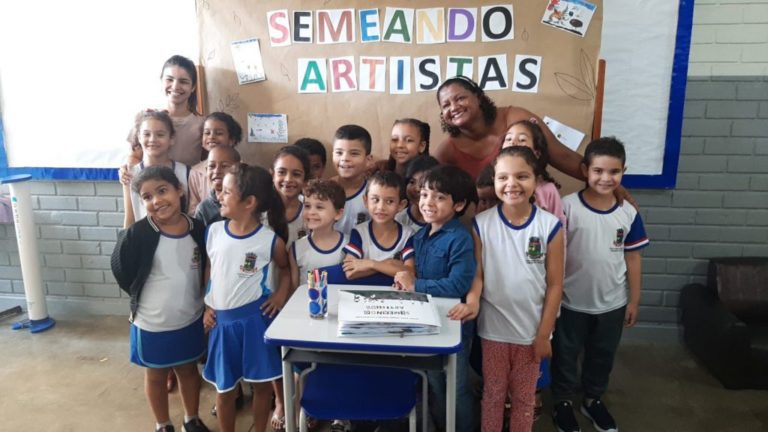 Alunos de escola do bairro Novo Horizonte lançam livro “Semeando Artistas” em parceria com a Faceli