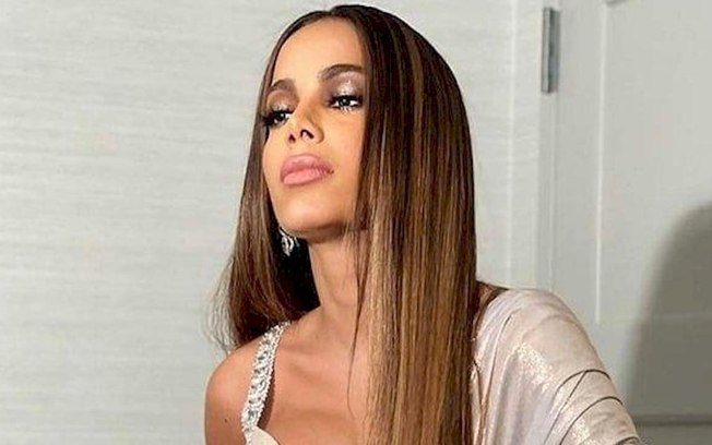 Anitta dispara contra comentário de fã no Twitter