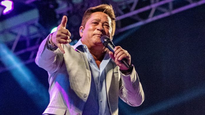 Após 24 anos da morte do irmão, Leonardo faz homenagem durante show