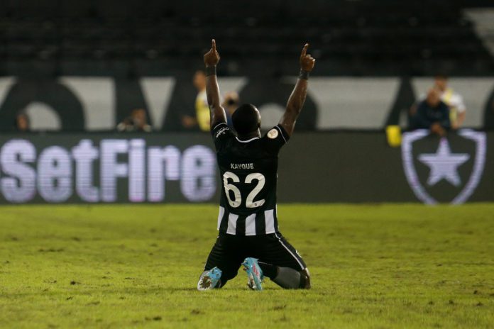 Autor do gol do Botafogo, Kayque exalta “união do grupo” na vitória contra o São Paulo