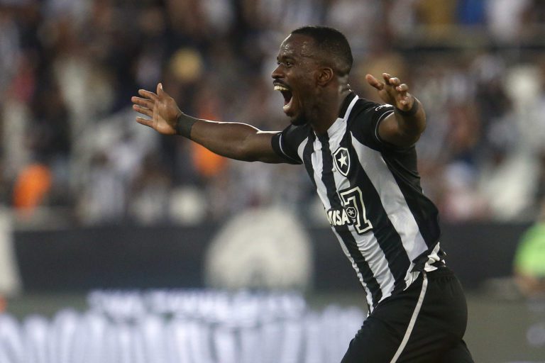 Botafogo encaminha renovação contratual de Kayque