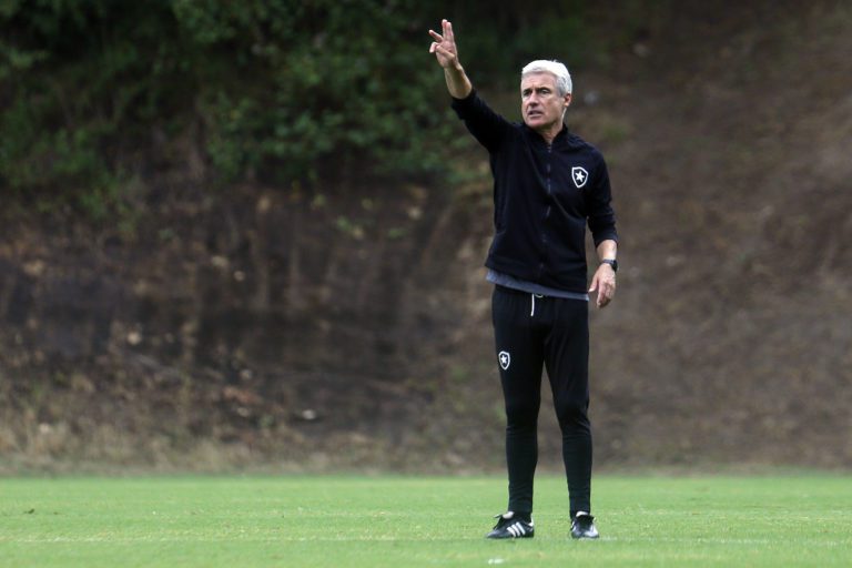 Botafogo recebe o Goiás pelo encerramento da nona rodada do Brasileirão