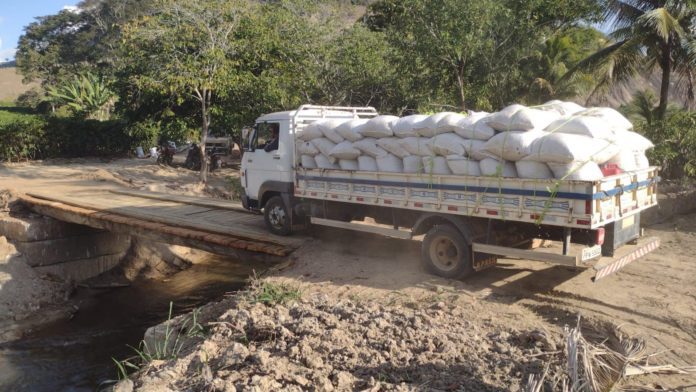 Cafeicultores agradecem ponte construída nas proximidades de Monte Sinai pela Semte