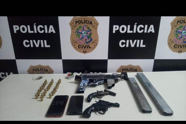 Deic de Colatina prende dois suspeitos e apreende armas e munições no município