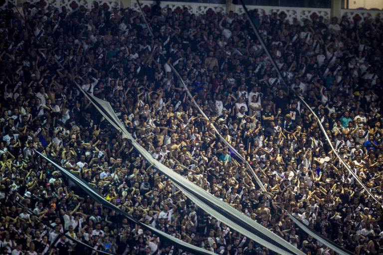 Edimar agradece apoio da torcida em empate do Vasco: ”Fundamental”