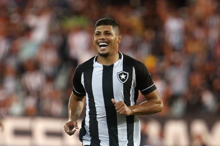 Erison treina com elenco no Botafogo e deve enfrentar o Avaí pelo Brasileirão