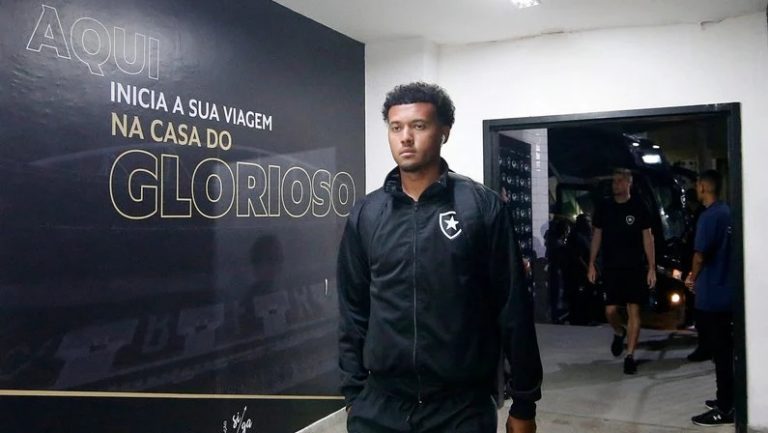 Finlandês Hamalainen deixa o Botafogo após 17 minutos em campo