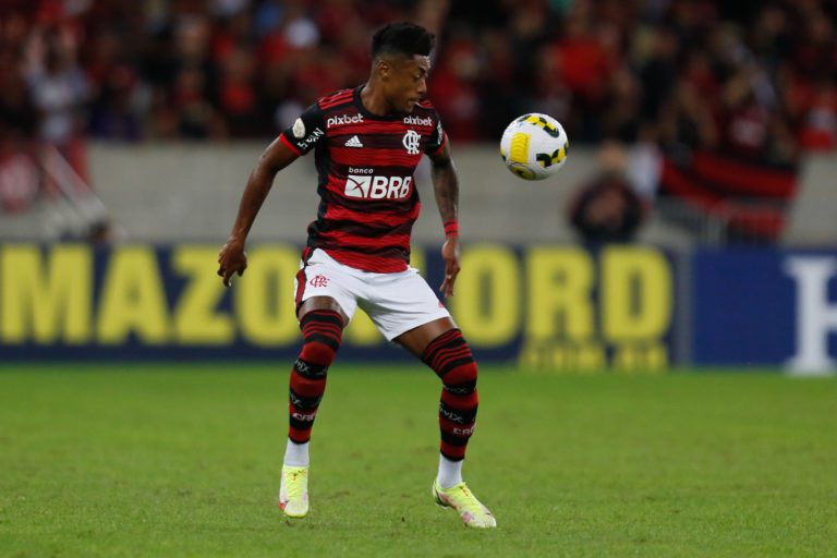 Flamengo comunica que Bruno Henrique passará por cirurgia no joelho no domingo