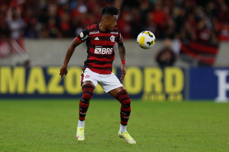 Flamengo comunica que Bruno Henrique passará por cirurgia no joelho no domingo