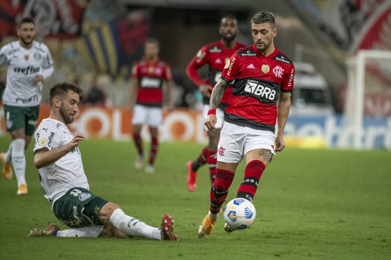 Flamengo sofre sem Arrascaeta e expõe dependência do uruguaio