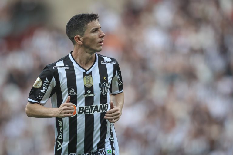 Nacho Fernández destaca vitória do Galo sobre o Flamengo: “Dá confiança”