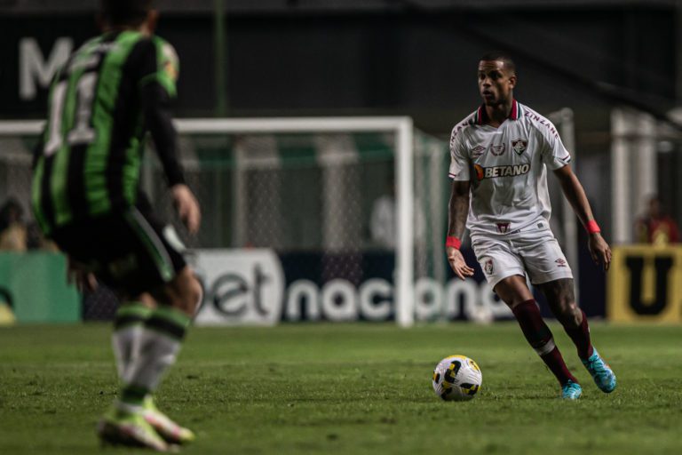 Diniz elogia Caio Paulista na lateral do Fluminense: “Cumpriu bem a função”