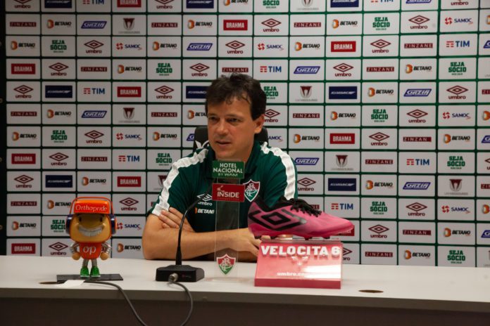 Diniz elogia atuação do Fluminense, mas lamenta vantagem mínima