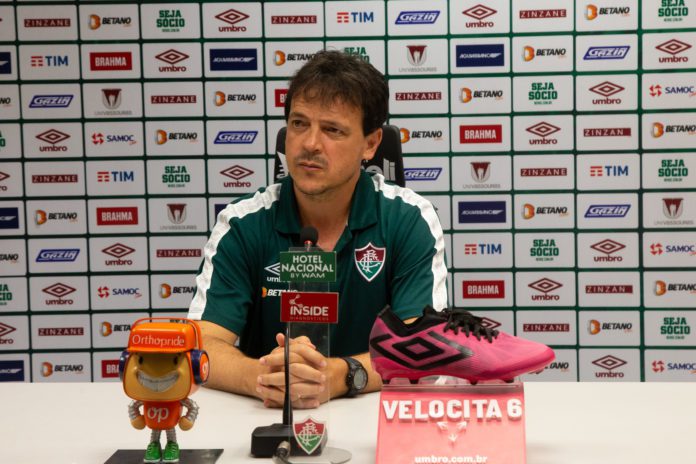 Fernando Diniz elogia desempenho do Fluminense em vitória pelo Brasileiro