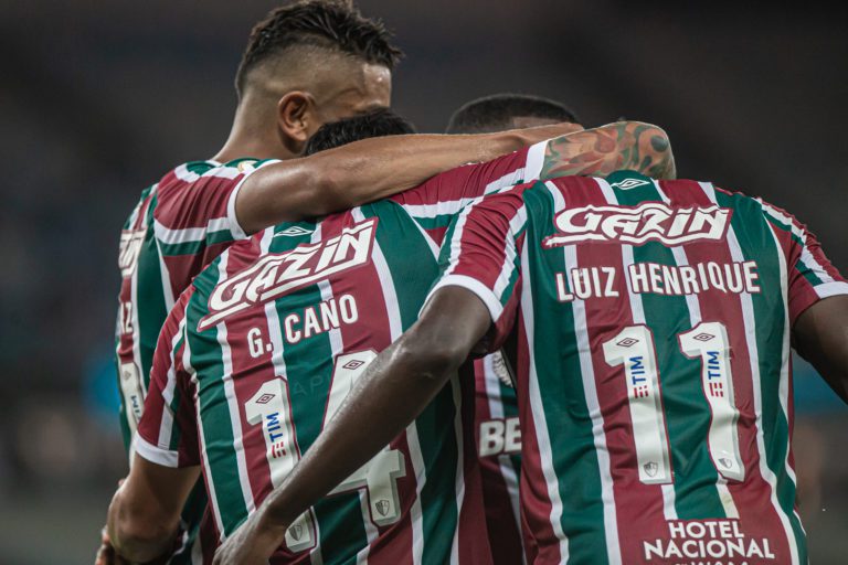 Fluminense vence Atlético-MG em jogo de oito gols, e Palmeiras pode ser líder isolado