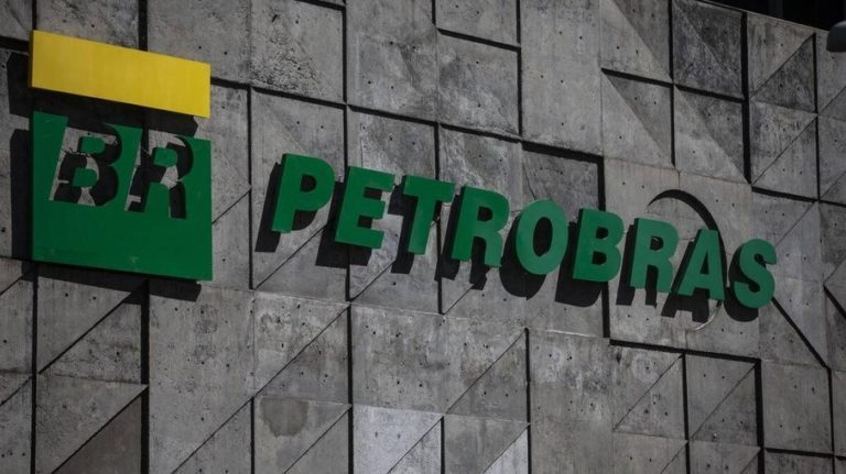 Governo pede a Petrobras para segurar reajuste da gasolina e do diesel