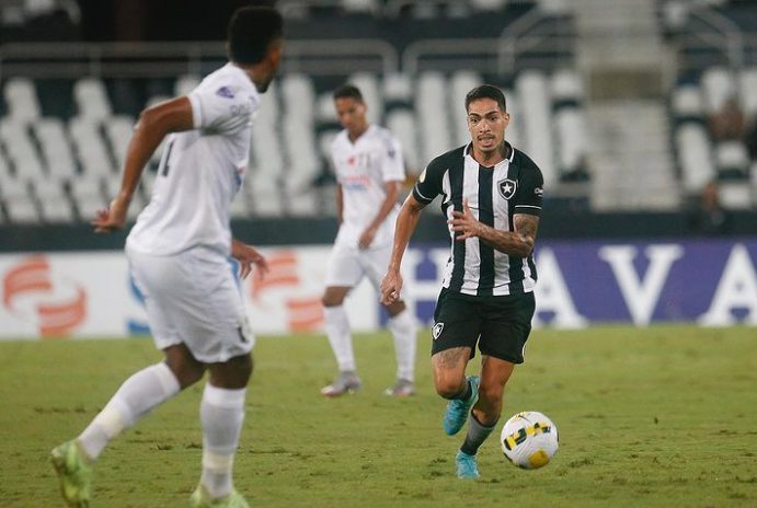 Hugo celebra oportunidades no Botafogo: “Tenho que aproveitar”