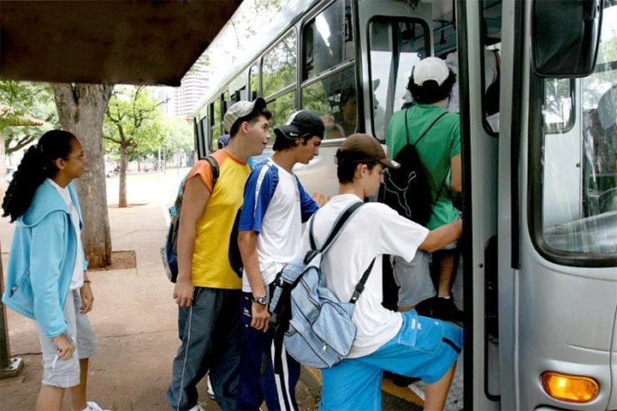 Inscrições para concessão de auxílio transporte a  alunos que estudam fora termina no dia 22 deste mês