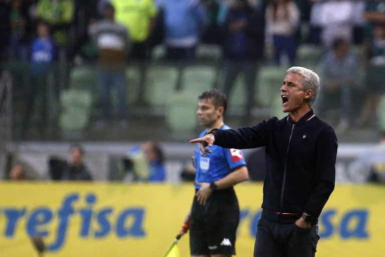 Luís Castro comenta risco de demissão no Botafogo: “Se não tiver resultados, é o que me espera”