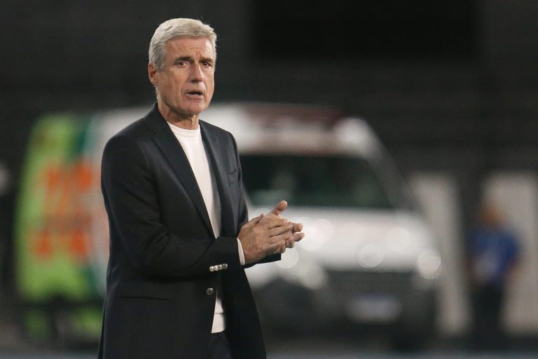 Luís Castro crê em virada do Botafogo e reitera que missão é ficar na Série A