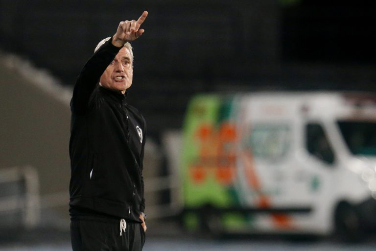 Luís Castro rechaça motivação após invasão ao CT do Botafogo