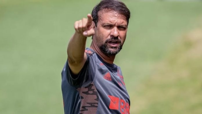 Maurício Souza fala em trabalho para superar rejeição no Vasco