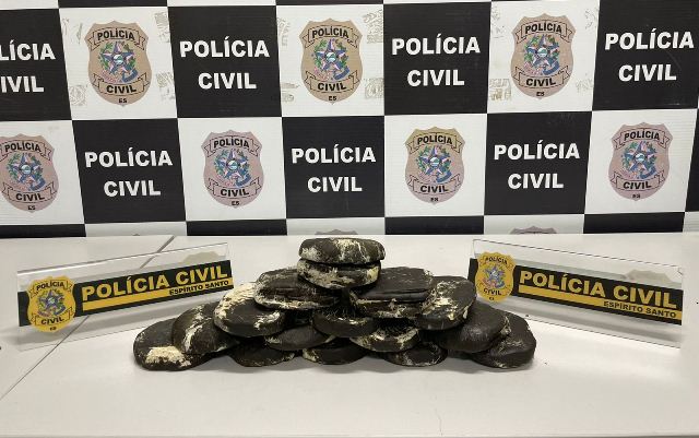 Motoboys são detidos com 4 quilos de haxixe escondido em tabua de carne