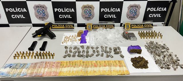 Polícia Civil prende homem, apreende adolescente, drogas, armas e munições em Vila Velha