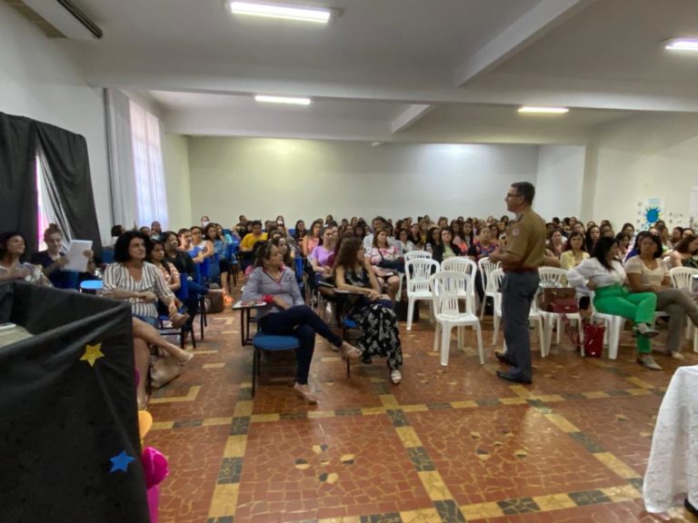 Projeto “Mãe prevenida vale uma vida” é apresentado pelos Bombeiros no auditório da EMEFTI Ozéias Rezende