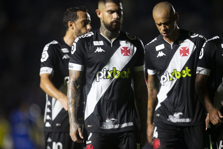 Vasco visita o Náutico antes de encarar o líder Cruzeiro pela Série B