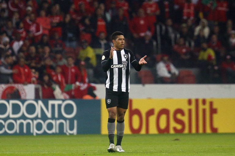 Vinícius Lopes comemora boa fase no Botafogo: “Estou começando a me soltar”