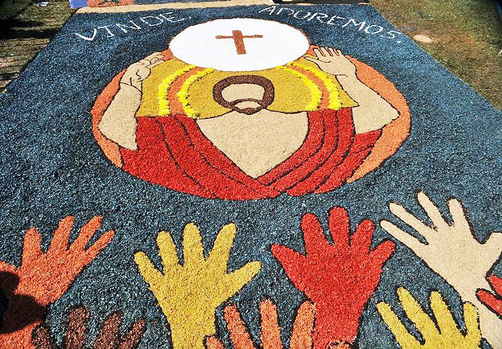 Anchieta: Comunidade prepara 700 metros de tapetes para celebrar Corpus Christi